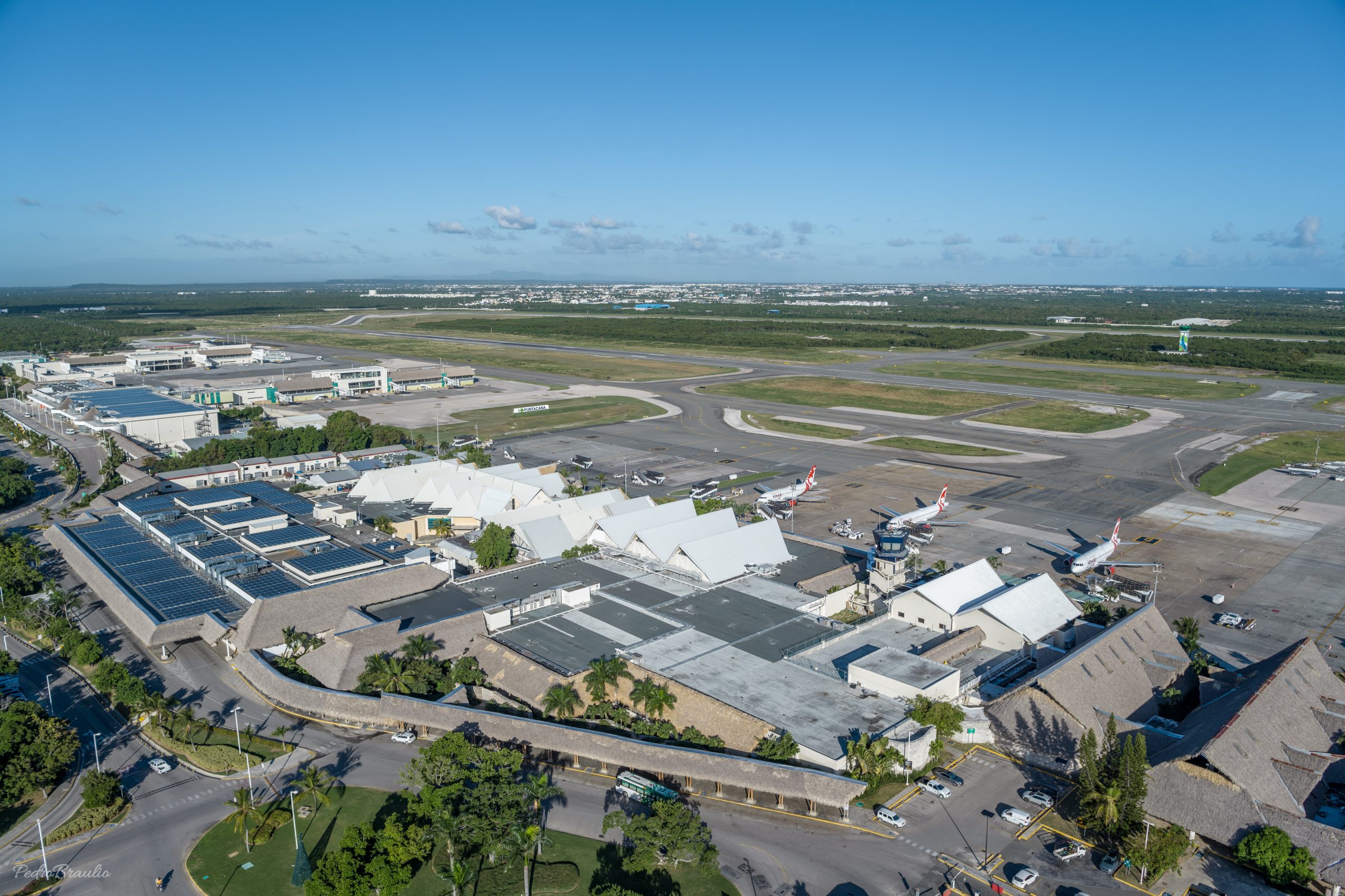 Aeropuerto-de-Punta-Cana-PUJ-foto-AEREA.jpg