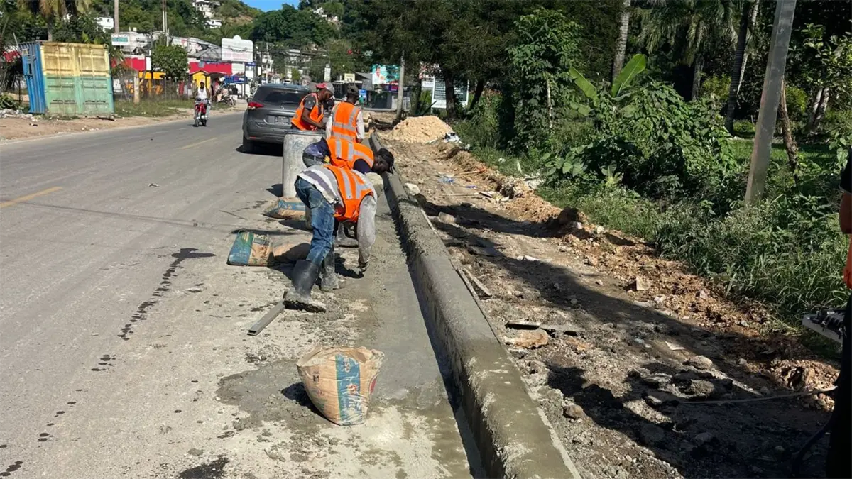 Las-Terrenas-da-el-paso-¡nuevas-aceras-y-contenes-en.webp
