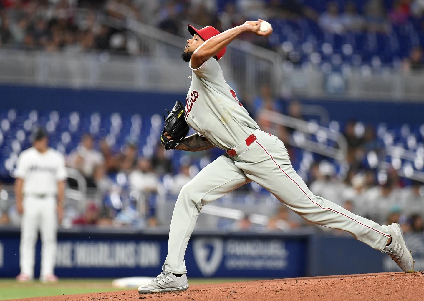 Cristopher Sánchez, excelente rendimiento en la lomita.