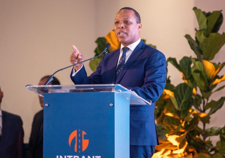 Milton Morrison expone la campaña en su contra