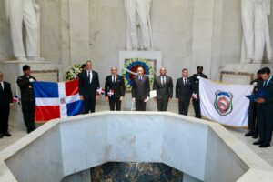 El presidente Luis Abinader dispuso el ascenso de 634 agentes de la Dirección Nacional de Control de Drogas (DNCD), convirtiéndose en la primera vez, desde la creación de la institución hace 38 años, que se realizan promociones formales de rango dentro del organismo antinarcóticos.