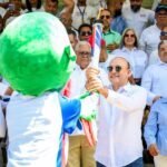 Alcalde-Ulises-Rodriguez-recibe-en-Santiago-la-Antorcha-de-los-XXV-Juegos-Centroamericanos-y-del-Car.jpeg