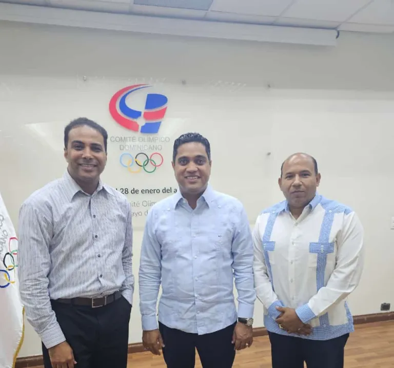 Wily-Gonzalez-presidente-FDA-Ing.-Kelvin-Cruz-ministro-de-De-portes-y-Recreacion-y-Braulio-Ramirez-d.webp
