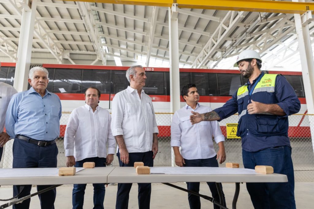 abinader-supervisa-avances-del-monorriel-de-santiago-obra-estaria-lista-en-agosto-y-pruebas-de-trene.jpeg
