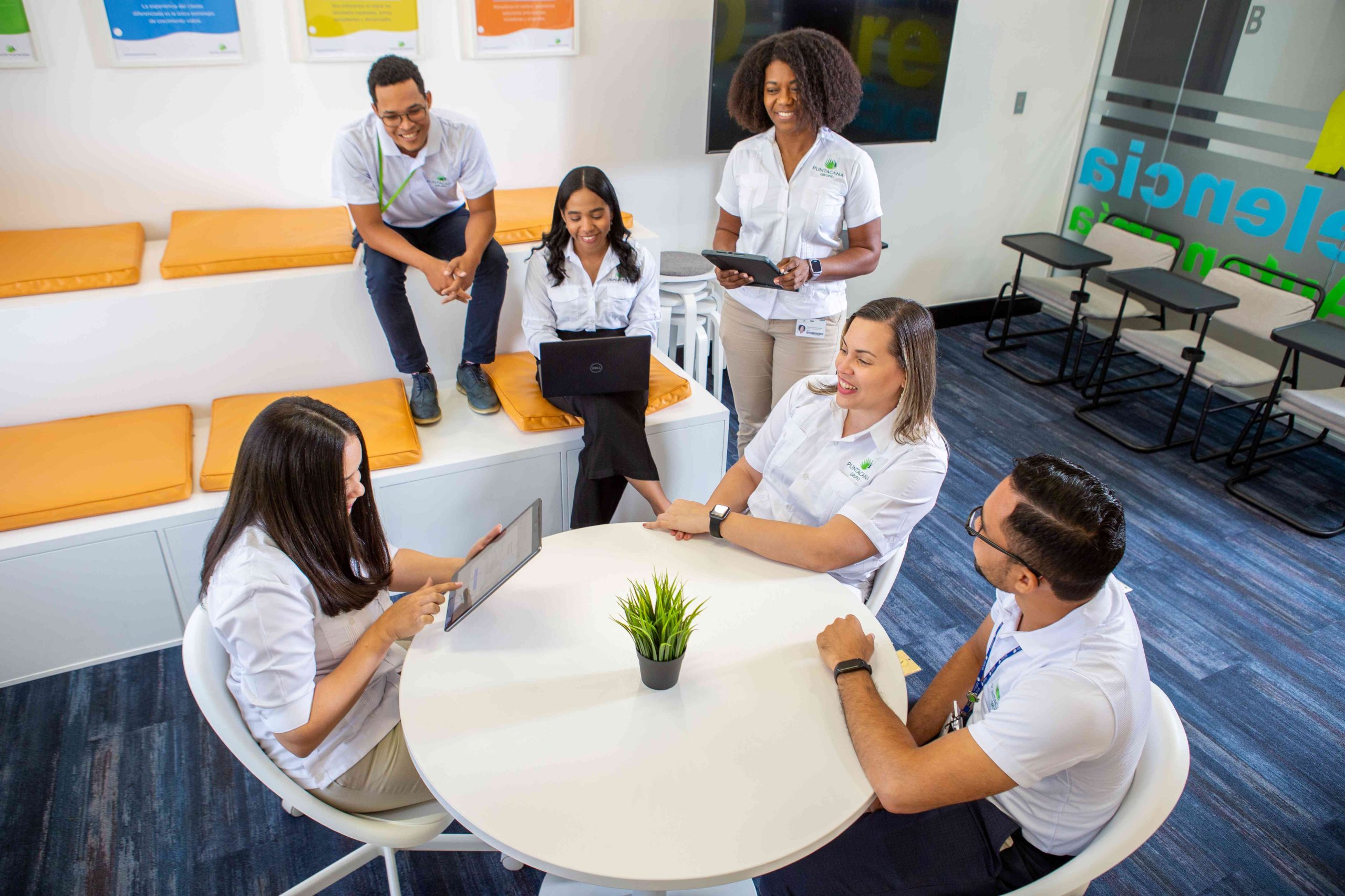 Colaboradores-Grupo-Puntacana.jpg