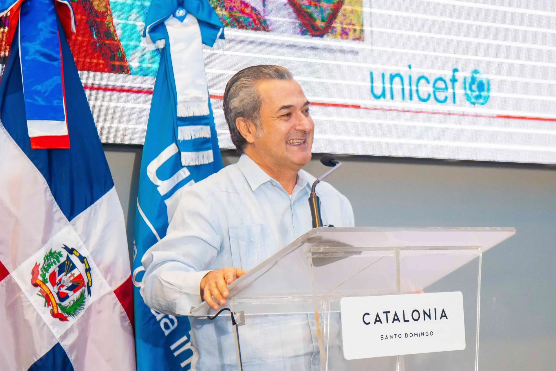 ONE-Carlos-Carrera-representante-de-UNICEF.jpg.webp.webp