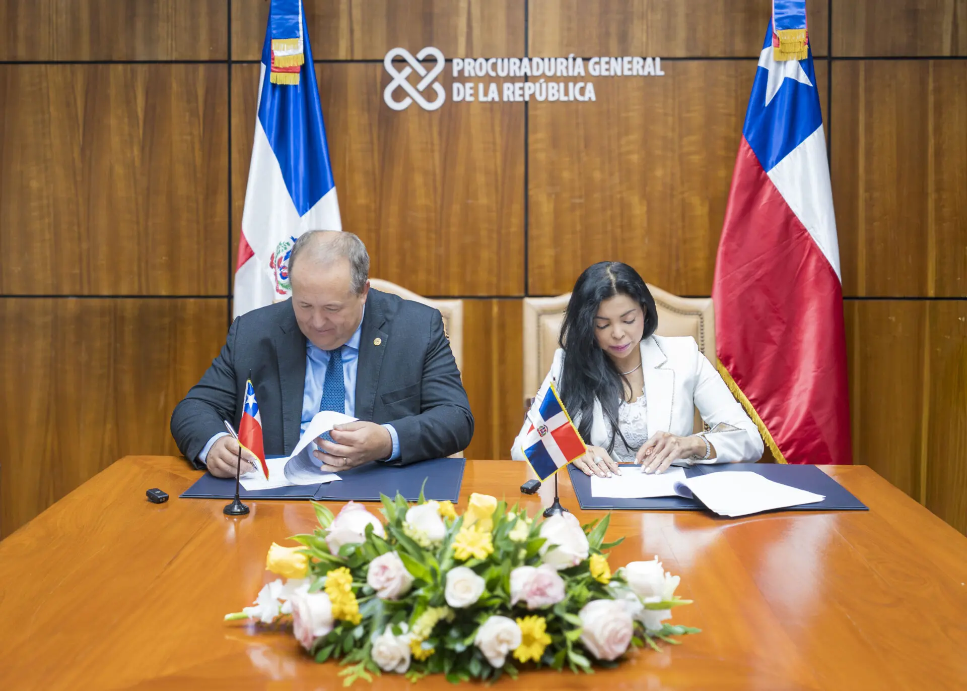 RD-Chile-equipo-conjunto-de-fiscales_002-1.jpg.webp.webp