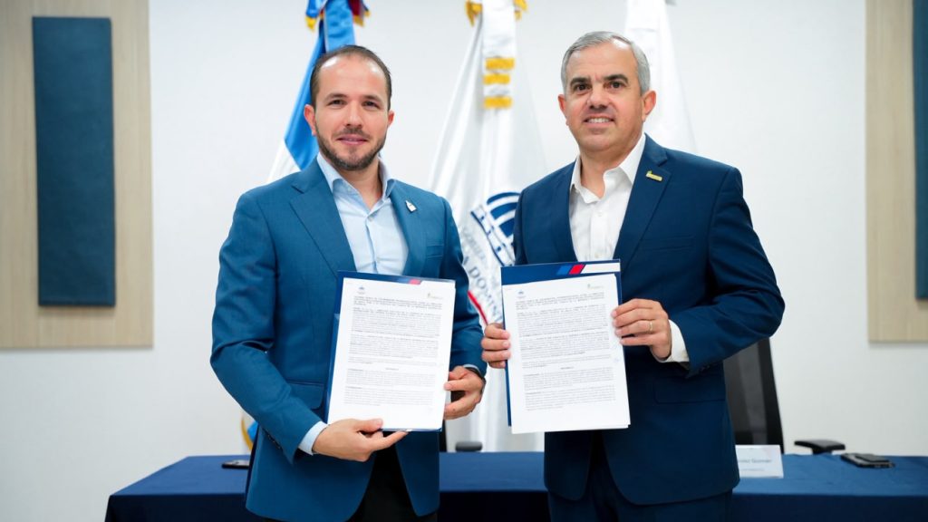 claudio-caamano-e-ivan-hernandez-muestran-el-acuerdo-firmado-1-1024×576.jpeg