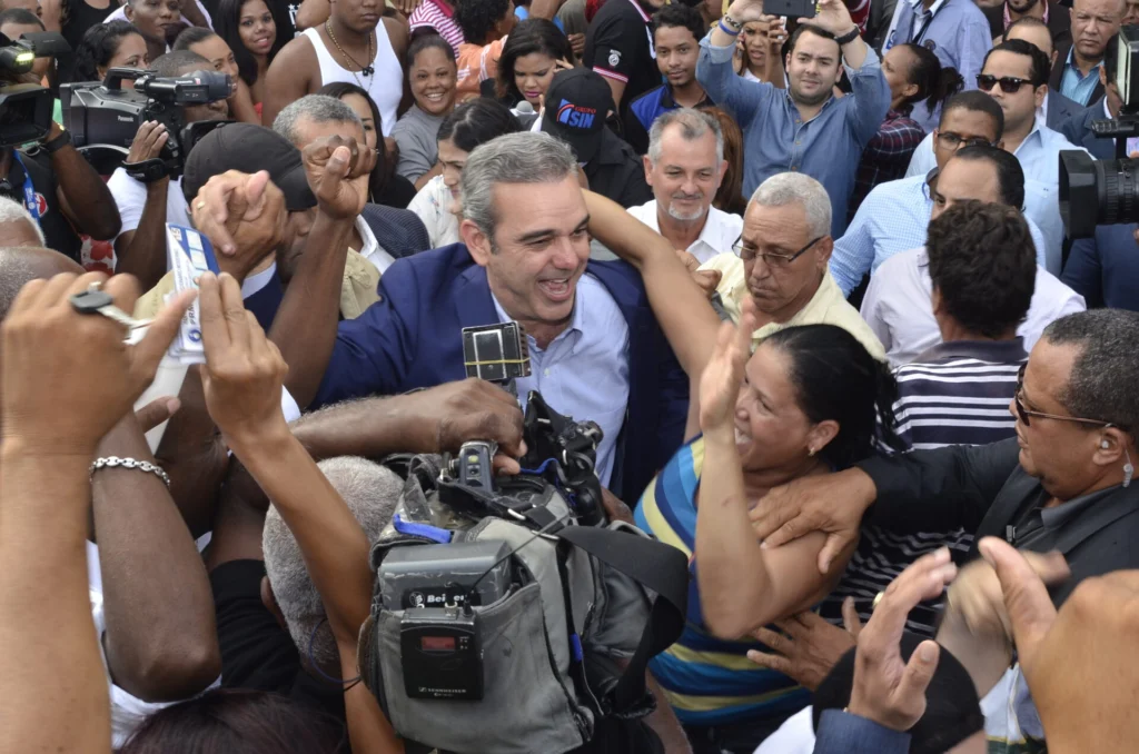 Luis Abinader en campaña