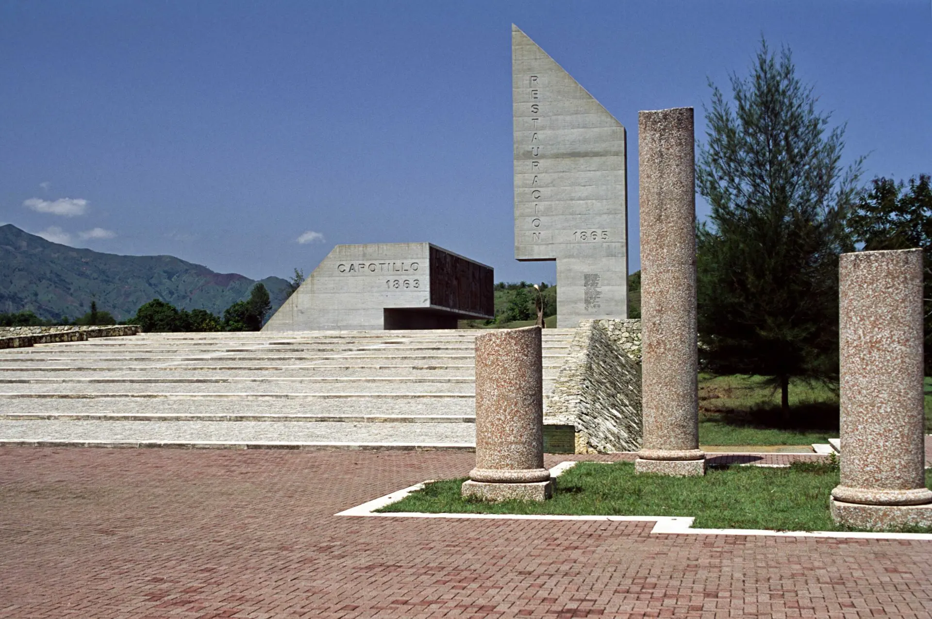 Monumento_a_la_Restauracion.jpg.webp.webp