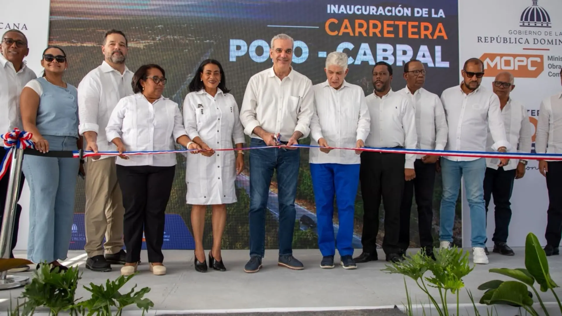 Presentacion-Resumen-de-Proyecto-Alegre-Naranja-Rosa-18.jpg.webp.webp