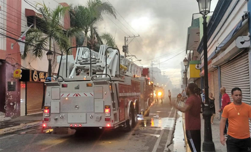 Se-incendia-la-Plaza-El-Sombrero.jpg