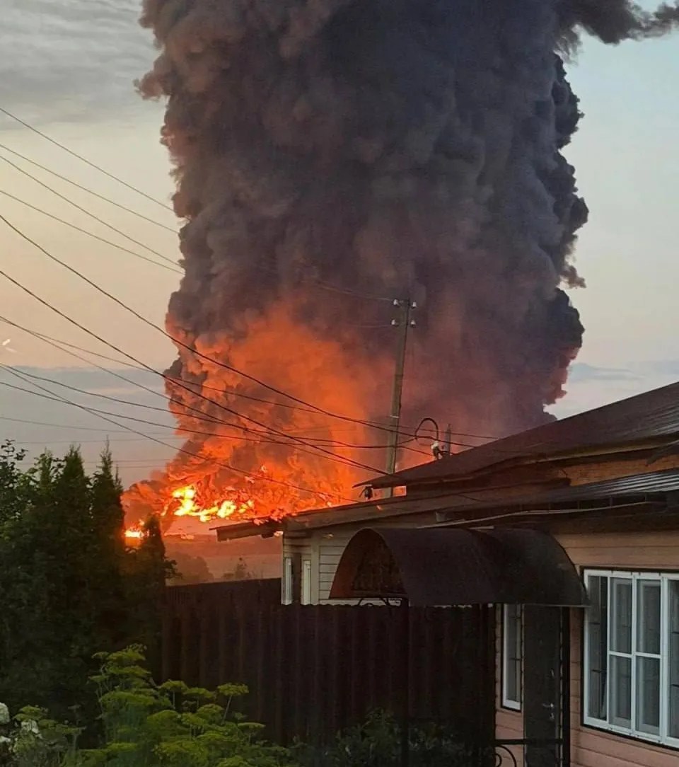 Incendio provocado por ataque ucraniano en un centro logístico