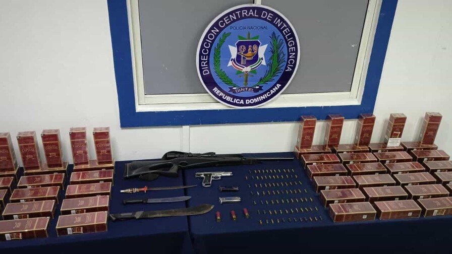 incautan-armas-de-fuego-y-cigarrillos-ilegales-en-santiago-24f4dd05-focus-0-0-896-504.jpg