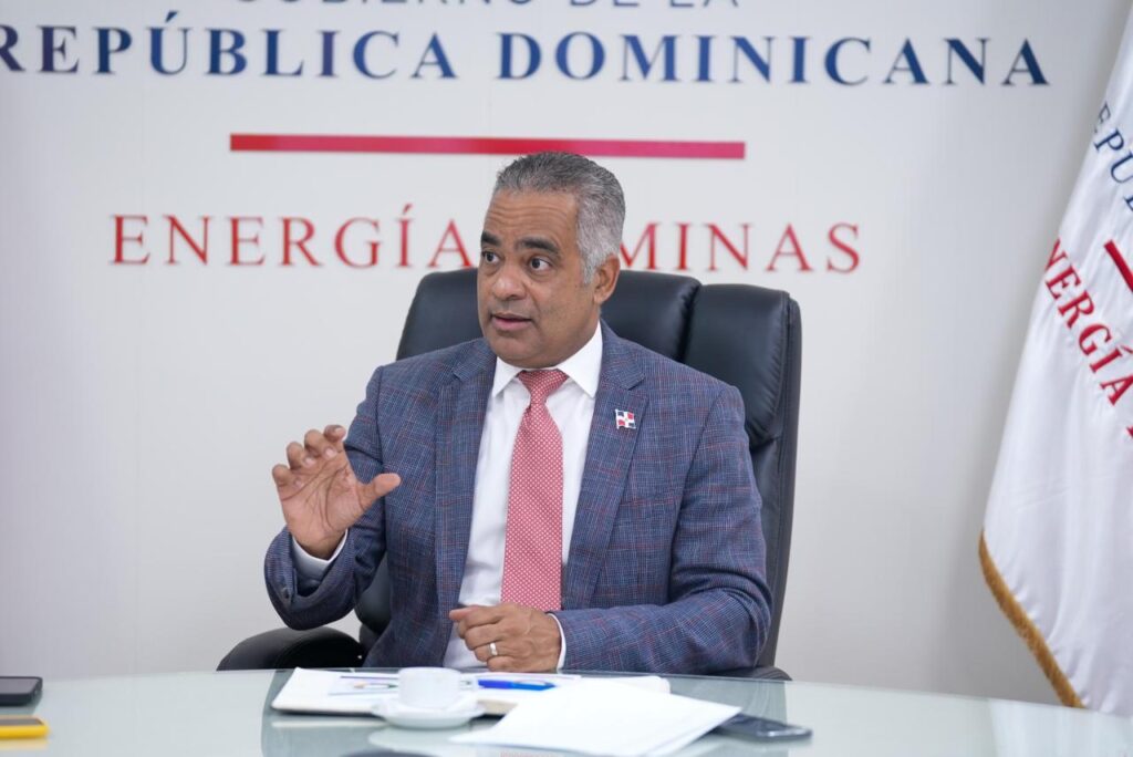 ministro-de-energia-y-minas-joel-santos-informa-sobre-presentacion-de-proyecto-para-modernizar-ley-m.jpeg