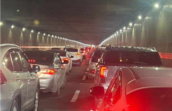Reportan gran congestión de vehículos en túnel de la 27 de Febrero