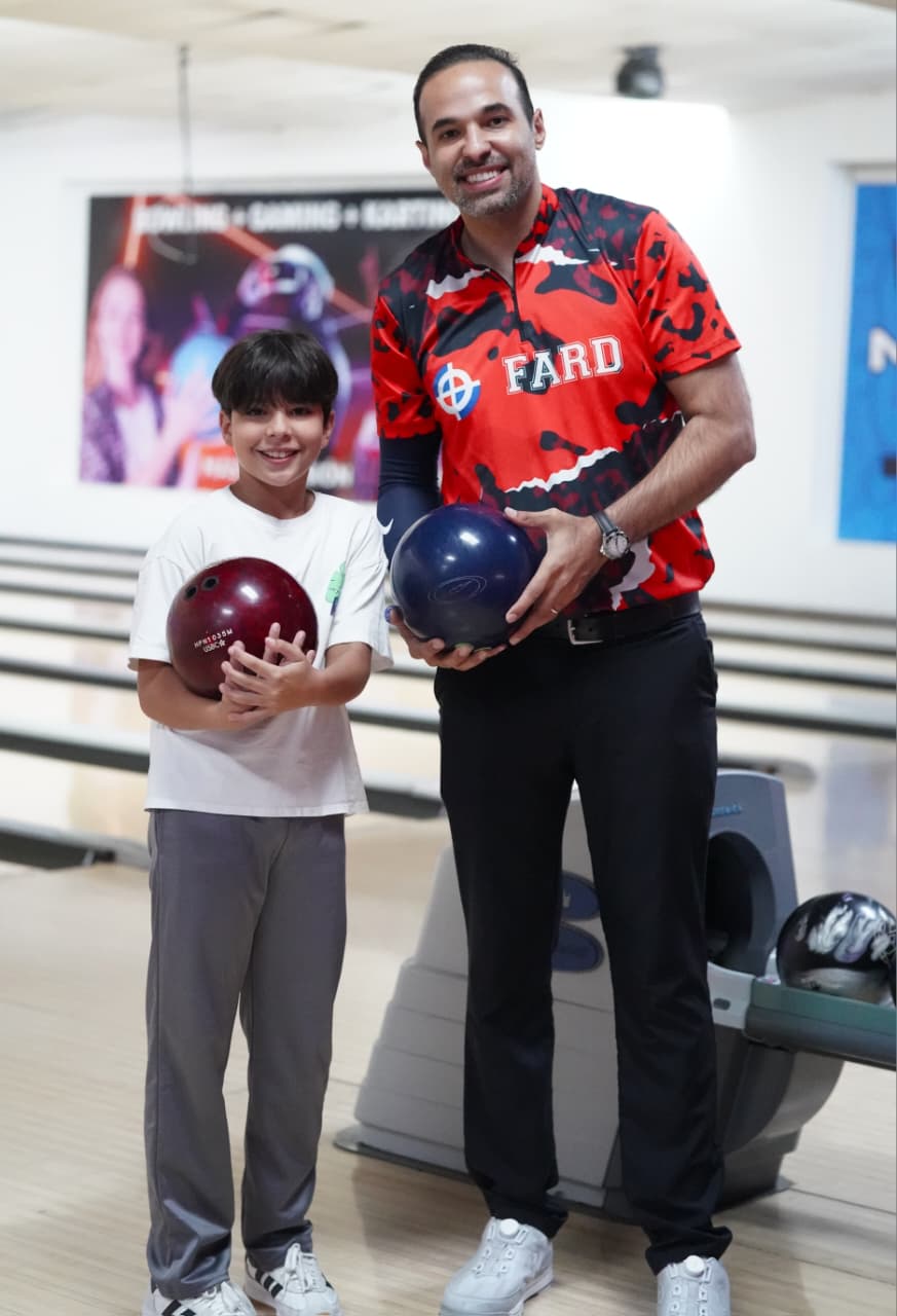 Marco Alejandro, hijo de Alex, empieza su camino en el bowling.