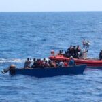 Cientos-de-emigrantes-caribenos-en-su-mayoria-haitianos-arriban-en-yola-a-Puerto-Rico-.jpg