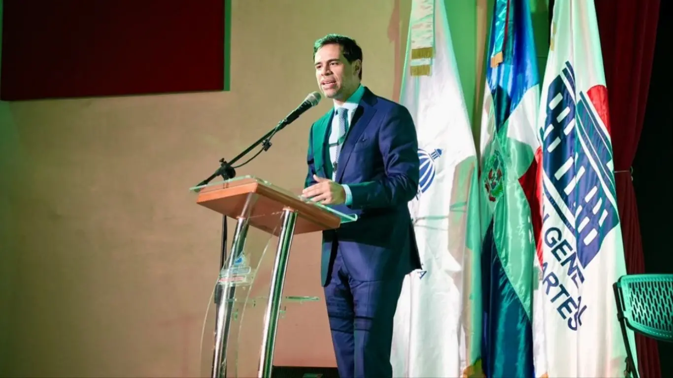 DGII-recibe-el-Buzon-Fisico-de-Denuncias-Ciudadanas-por-la-DIGEIG-26.jpg.webp.webp